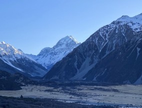 天气影响了对在新西兰最高峰失踪的三名美国和加拿大登山者的搜寻工作